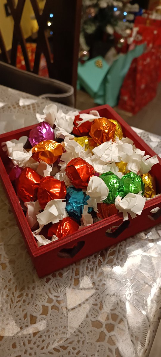 Mari67805383's tweet photo. I cri cri classici cioccolatini natalizi piemontesi a chi piacciono? #piemonte #sebaste #cricri #photooftheday #Christmas #Christmas2024 #chocolate https://t.co/LCGAviGiBp