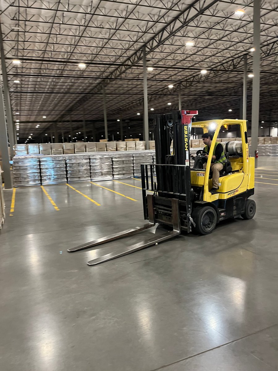 GlendaleChamber's tweet image. With over 2.3 million square feet of storage and fulfillment space in Phoenix, including temperature-controlled options, @LogisticsPlus is ready to handle all of your logistics needs! ✅

#bettertogether #ChamberStrong