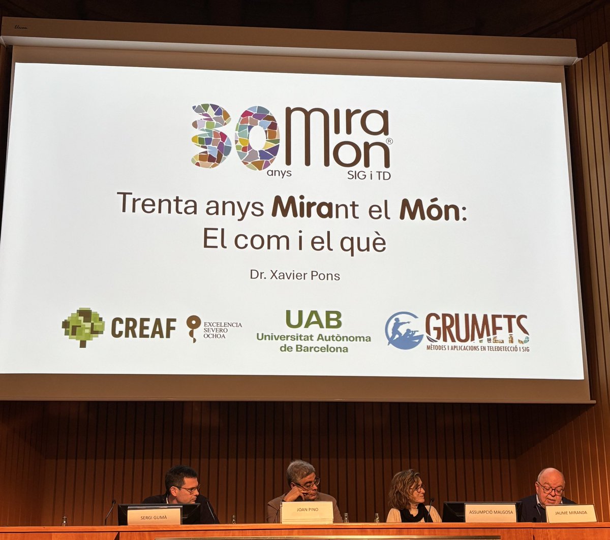 🌍 Avui celebrem els 30 anys del <a href="/MiraMon_GIS/">MiraMon</a>, desenvolupat al <a href="/CREAF_ecologia/">CREAF</a>, un programari que ha obert camí en el món dels SIG i ha estat un actor clau en la gestió ambiental i territorial del nostre país, facilitant l’anàlisi de dades i la presa de decisions. Agraïts!