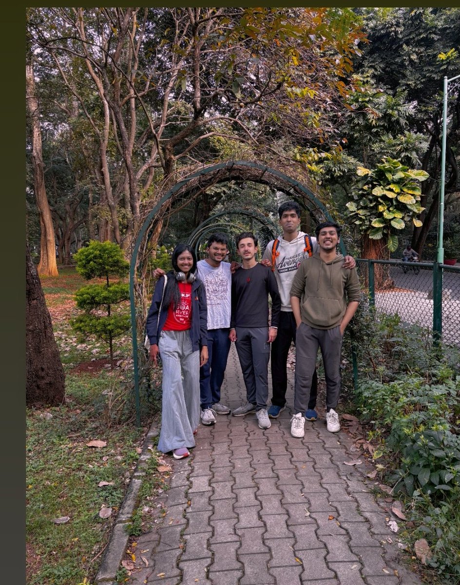 VBcodes's tweet image. Sakura vibes @ Cubbon 🌸 w oomfies
Thanksss @pathikghugare for the midweek blooms!