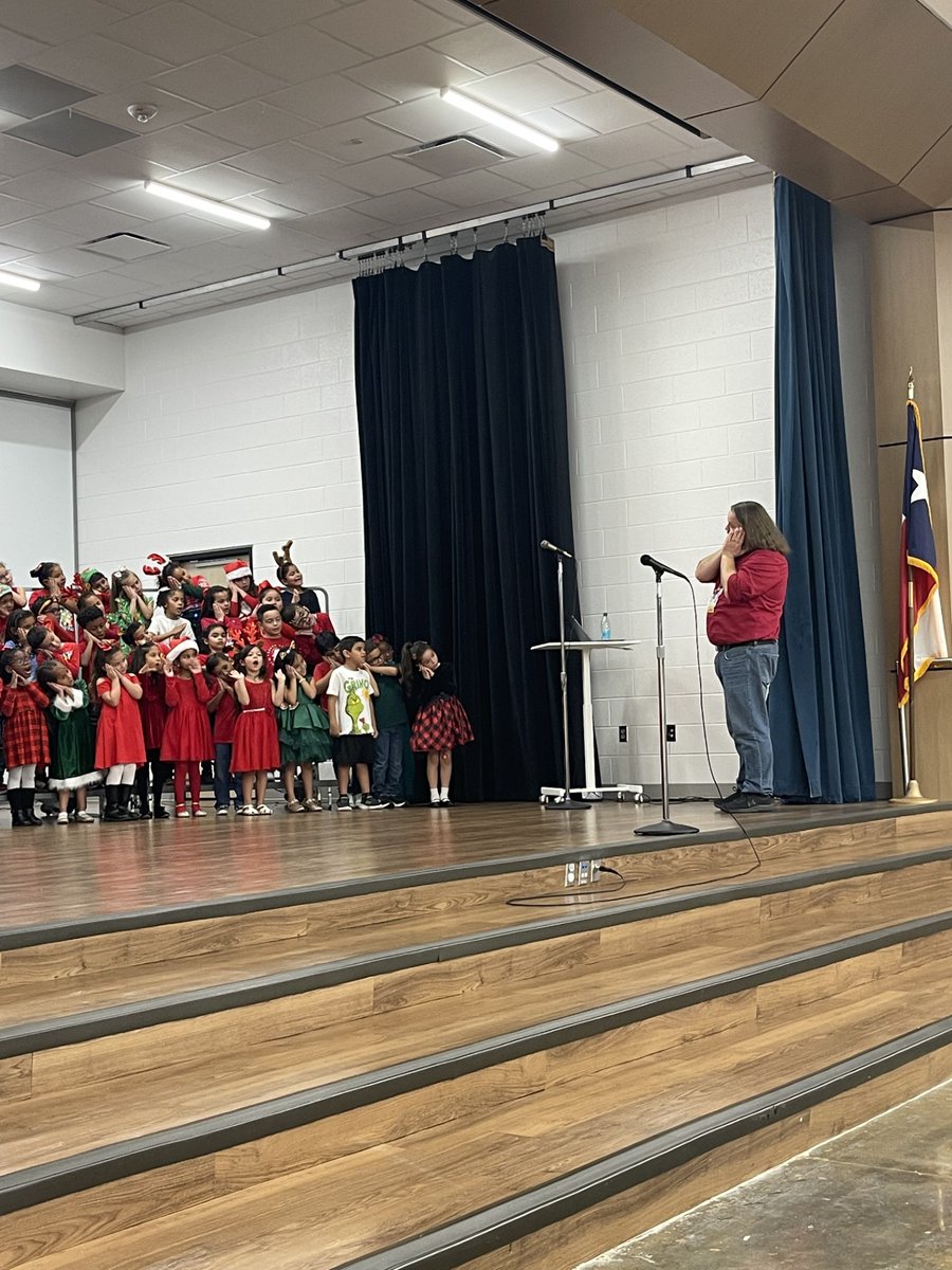 HooverCFISD's tweet photo. It was standing room only at our 1st-grade winter concert this week. Our Heroes did an amazing job singing and ringing in the holiday season! A BIG thank you to Mr. Keen for his hard work with our students! #BeAHooverHero #pathtoamazing https://t.co/Xti3Cx6SE9