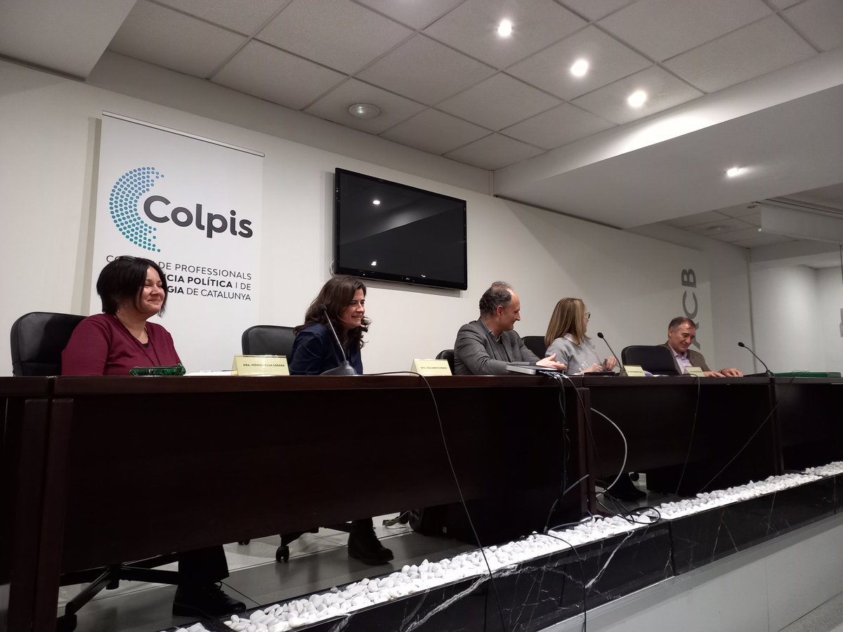 Col·legi Prof. Ciència Política i Sociologia CAT (@colpiscat) on Twitter photo "Les nostres professions són crítiques però no pot ser una crítica buida que ens porti al cinisme. Les nostres professions han de ser més valorades pq són més necessàries que mai" <a href="/AnnaBerga_/">Anna Berga Timoneda</a> #PremisColpisTFG24 "Les nostres professions són crítiques però no pot ser una crítica buida que ens porti al cinisme. Les nostres professions han de ser més valorades pq són més necessàries que mai" <a href="/AnnaBerga_/">Anna Berga Timoneda</a> #PremisColpisTFG24