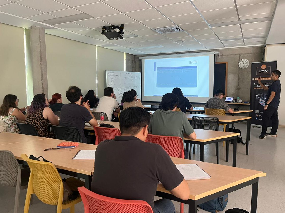 ESIV_analytics's tweet photo. ✨ Probabilidades para el aula 📊🧑‍🏫

Hoy realizamos, junto al @Nucleo_MOVI , una capacitación diseñada para fortalecer la enseñanza de probabilidades. 

¡Gracias a los  cerca de 20 participantes por su entusiasmo! 🗣️💡

#Capacitación #Probabilidades #Estadística #Educación https://t.co/FLX88Jbc9d