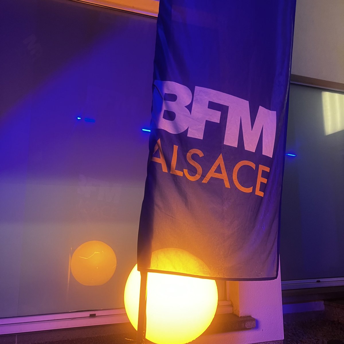 🔴Je suis venu apporter mon soutien aux journalistes de <a href="/BFM_Alsace/">BFM Alsace</a> dont les 2/3 sont en grève, suivant un appel national.

👉Pour le paiement des heures sup! NON aux contrats au forfait au rabais qui esclavagisent ! <a href="/cmacgm/">CMA CGM Group</a>, aux profits inouïs, doit respecter le code du travail!