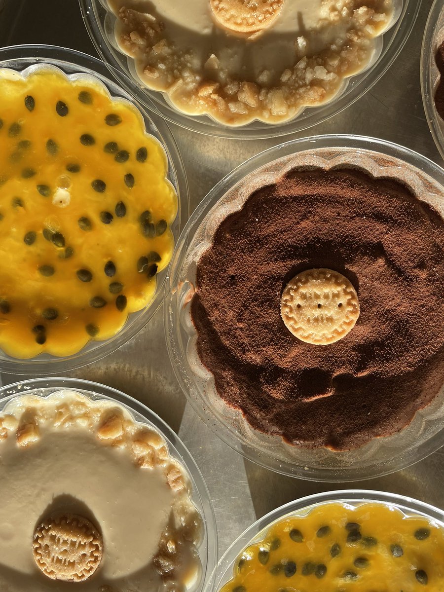 Danifalotico_'s tweet photo. Si están en Alta Vista o Villa Granada y se les antoja un dulcito x menos de 200 bs, se los tengo:

• Pie de Limón  143bs
• Pie de Parchita 143bs
• Marquesa de Chocolate 164bs
• Tres leches clásica 164bs
• Tres leches moka 164bs

(También tengo delivery 🚚) https://t.co/roC1Zkk3Rn
