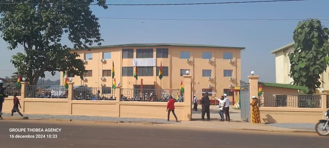 ABOUHUD's tweet photo. RÉFONDATION INFRASTRUCTURELLE
L'hôtel des Finances de Boké a été inauguré le lundi 16 décembre 2024 par le ministre de l’économie et des finances
#Guinee 🇬🇳
#Coankry
#Boke https://t.co/1xQwRaEcMk