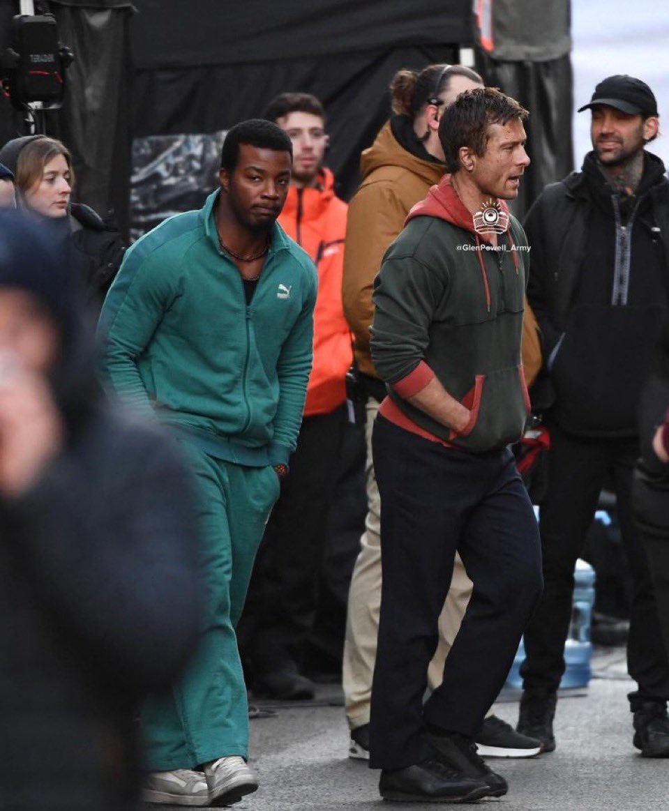 Daniel Ezra que deu a vida a Spencer James em #AllAmerican está gravando com Glen Powell no set de filmagem do filme que será lançado 'Running Man' de Edgar Wright e Paramount.