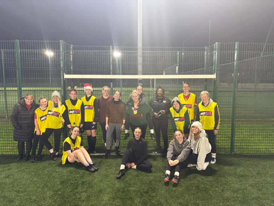 Monday was our last ‘Just Play’ Women’s social football session before Christmas⚽️🎅🏻 As a celebration before Christmas everyone brought goodies to the session and the Christmas tunes were on 🎵🎤
The ladies did play some football to by the way 🤣

We will be back on 6th January!