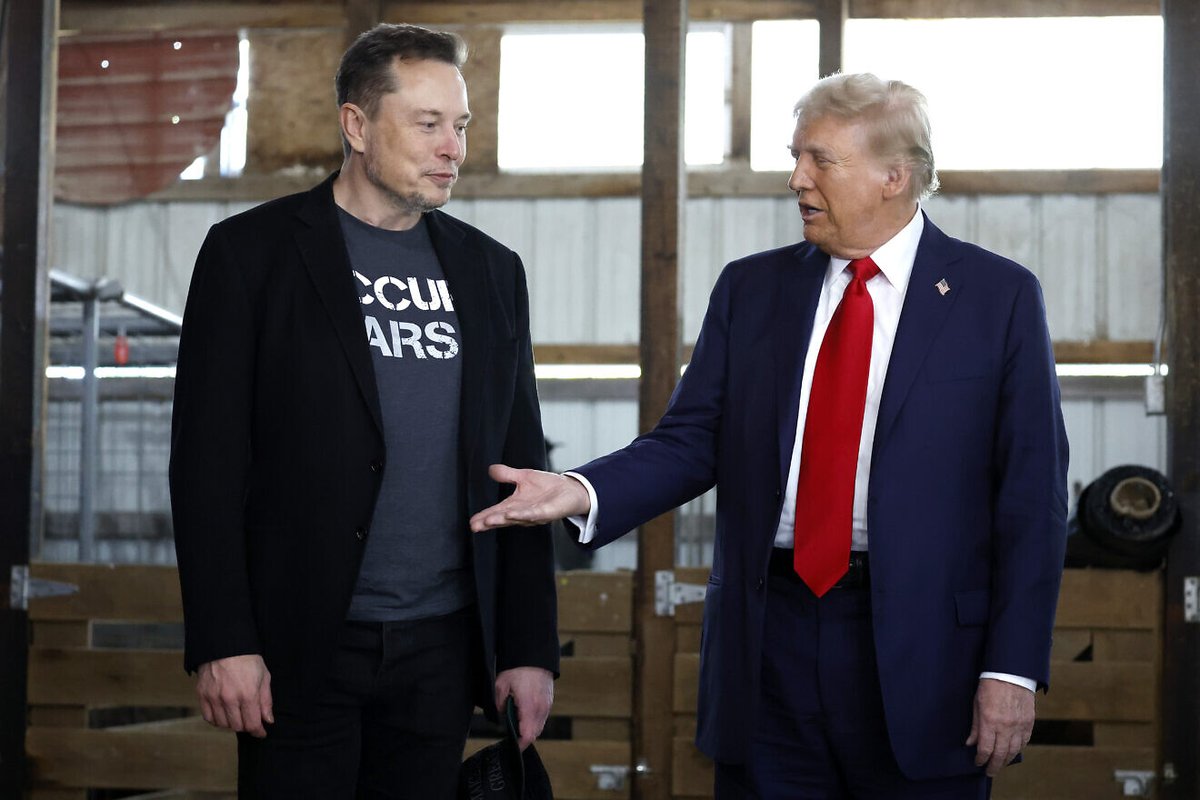 #presidentmusk is much, much richer than #vicepresidenttrump.

Trump, who is billed as 6'3", is also shorter in every photo in which he appears with the 6'2" Musk, who is constitutionally excluded from the presidency but will now rule as if he wasn't anyway.