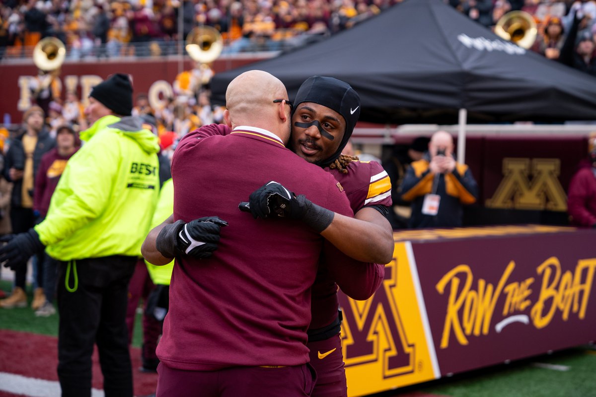 Forever a Gopher 💛 Good luck in the NFL, <a href="/JustinWalley_/">Justin Walley🃏</a> 

#RTB #SkiUMah #Gophers