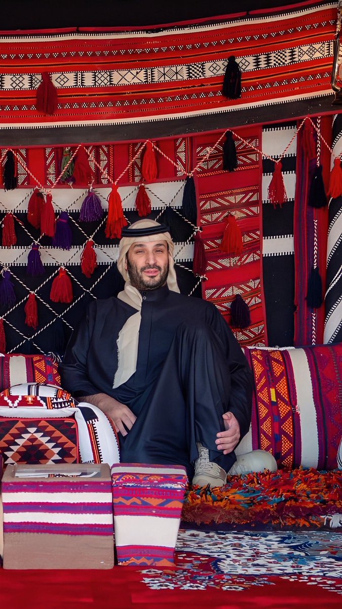 غيرك ترىٰ المركا هو إللي مركيه
وانت  يتراكابك  من العز  مركاك

#زعل_الرشيدي