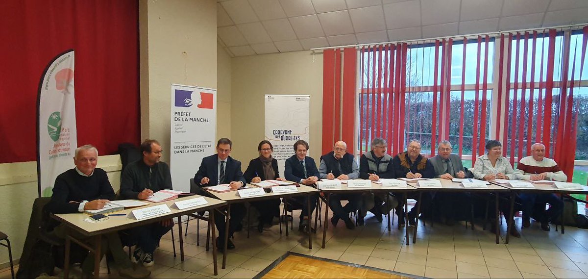 StTRAVERT's tweet photo. A la tourbière de #Baupte, pour le projet de territoire et de reconversion de la tourbière et signature conjointe par les maires et le préfet de la convention #ANCT pour le projet de territoire des 7 communes ayant en partage la 
#tourbiere, #environnement, #biodiversité #DGLB https://t.co/yjEa0Hep8C