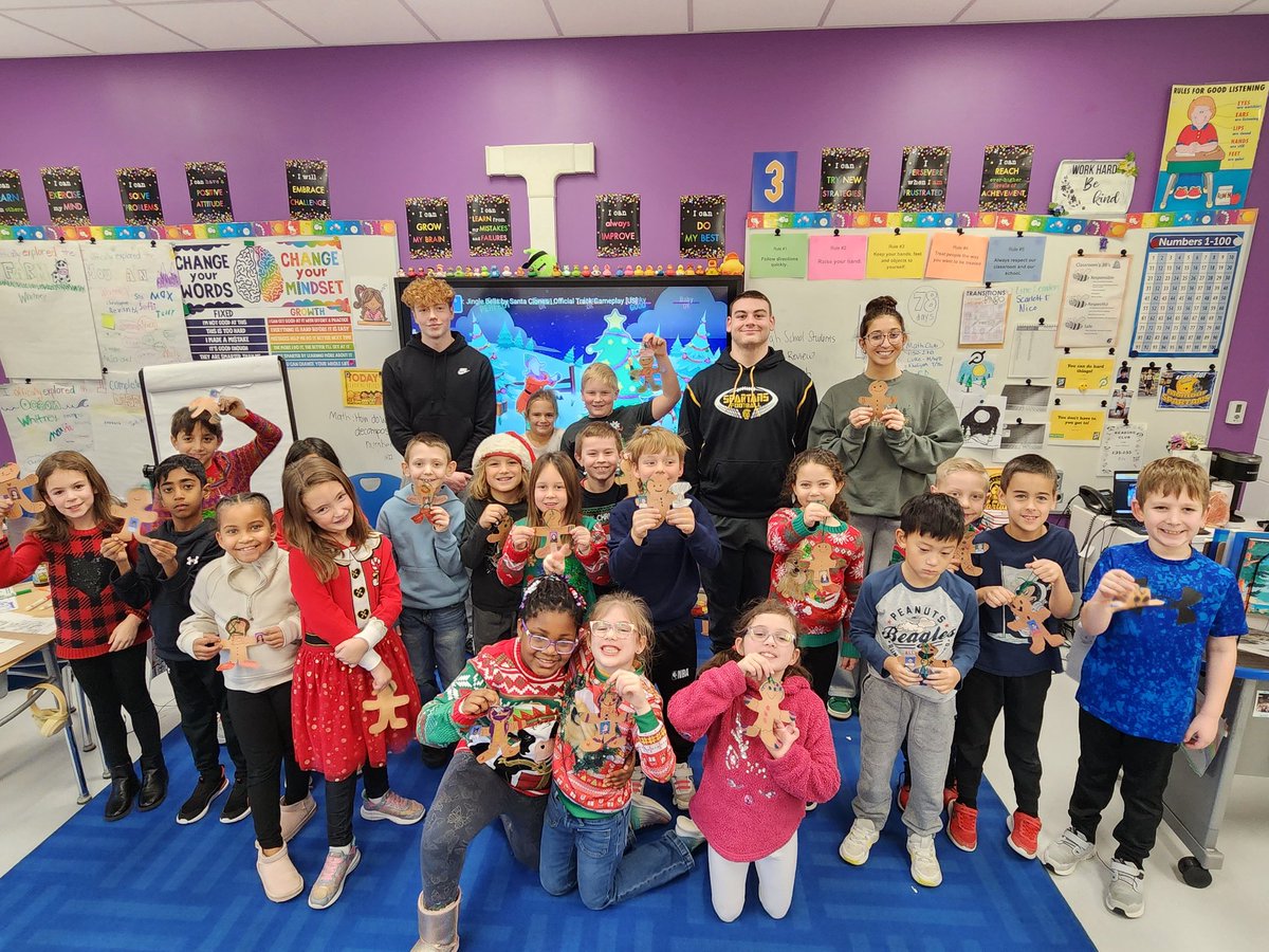 JulianaRCarr's tweet photo. Thank you, Montour High School students for the fun Holiday Craft! https://t.co/V68W0iuNA3
