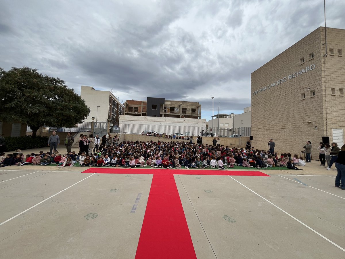 CEIP_AnaCaicedo's tweet image. 👑👑👑¡HAN VENIDO!👑👑👑

¡Los Reyes Magos nos han visitado!

Gracias al AMPA por endulzarnos una mañana tan emocionante con chocolate☕️ y magdalenas🧁.

Además, los de 1º han visitado el Belén municipal.

¡Qué suerte!

#CEIPAnaCaicedo
#Navidad
#ReyesMagos  
#QueNoTeLoCuenten