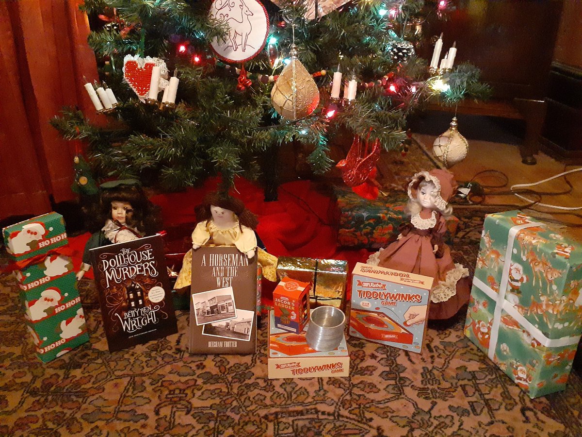 🎄 DECK THE HALLS 🎄 

Looking for a perfect gift for a history lover? What about a charming piece of childhood nostalgia? The Daly House Museum gift shop has unique items sure to complete your holiday shopping. Come see what's in store today!

*dolls are for display only*