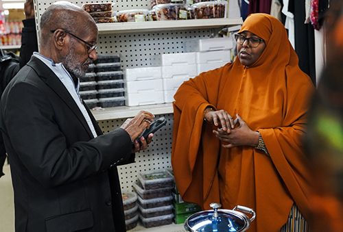This #TBT we're revisiting our story about how <a href="/AEDSMN/">AEDS</a> uses Minnesota Compass data to help uncover economic needs in Minnesota's African communities.   bit.ly/41AmNZL #AfricanMinnesotans #AEDSMN #mneconomy #datastory