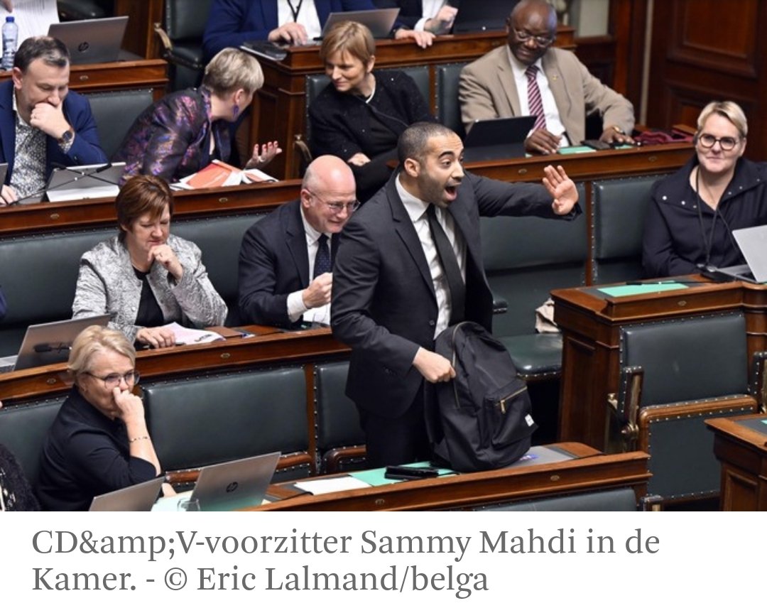De CD&amp;V-voorzitter wild gesticulerend in de Kamer? Omdat nu zowat alle internationale mensenrechtenorganisaties Israël van genocide beschuldigen en toch niemand ingrijpt? Nee, omdat een treinbegeleider een minuut te vroeg bonjour heeft gezegd.