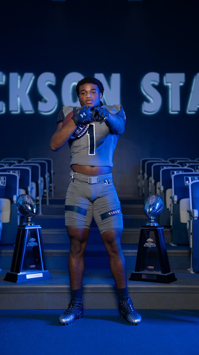 Jeremiah Wilson (@jeremiahwils0n9) on Twitter photo From Maple To Lynch St…🏡110%
#Committed #StayingHome #MonsterTech <a href="/gojsutigersfb/">Jackson State Football</a> <a href="/TigerTalk_TV/">Tiger Talk TV</a> From Maple To Lynch St…🏡110%
#Committed #StayingHome #MonsterTech <a href="/gojsutigersfb/">Jackson State Football</a> <a href="/TigerTalk_TV/">Tiger Talk TV</a>
