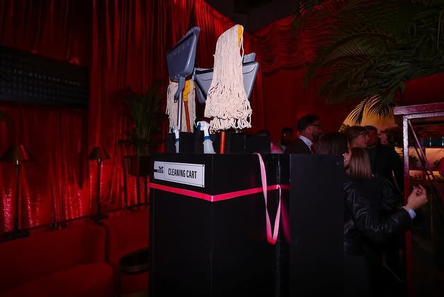 swifferupdates's tweet photo. 📸| The cleaning cart stuns at the Eras surprise party! https://t.co/01kunp9t3C