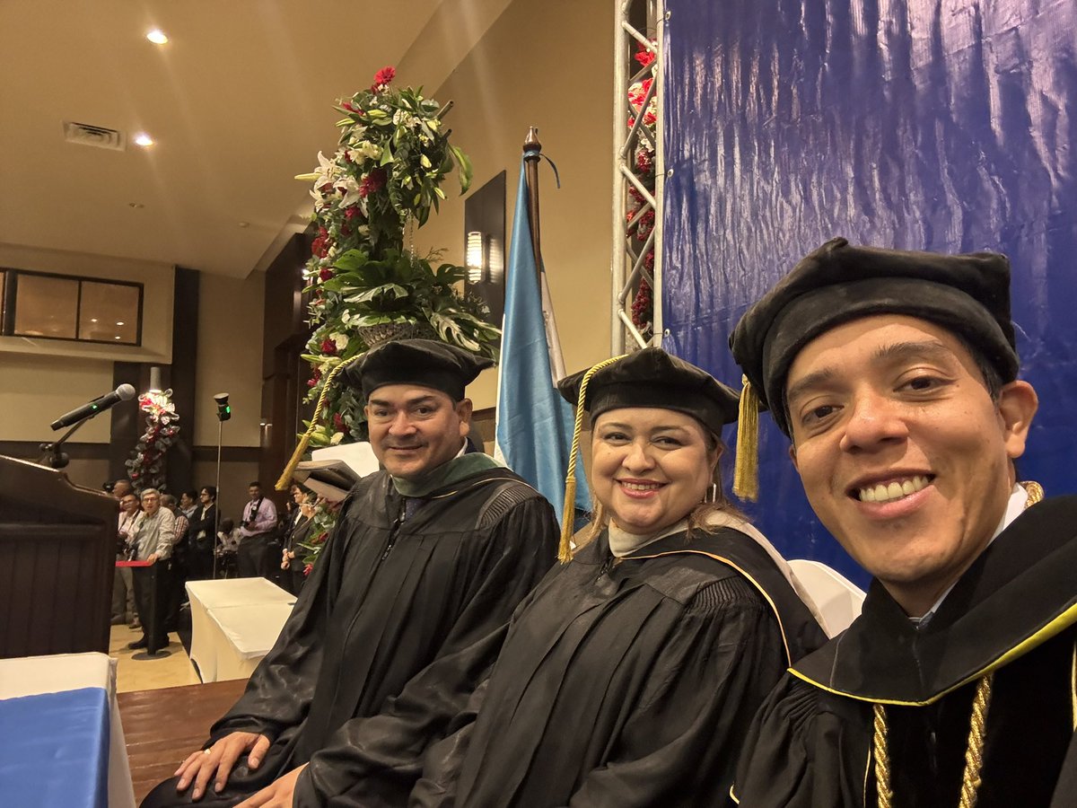 UNAH_Rectoria's tweet photo. Cerramos con la última graduación del 2024 en @UNAHCortes en donde casi 400 profesionales obtienen su título universitario. Gracias comunidad universitaria por la confianza y permitirnos escribir #UNAHNurvaHistoria

Se finaliza un año con cero días perdidos de clases en la @UNAHoficial