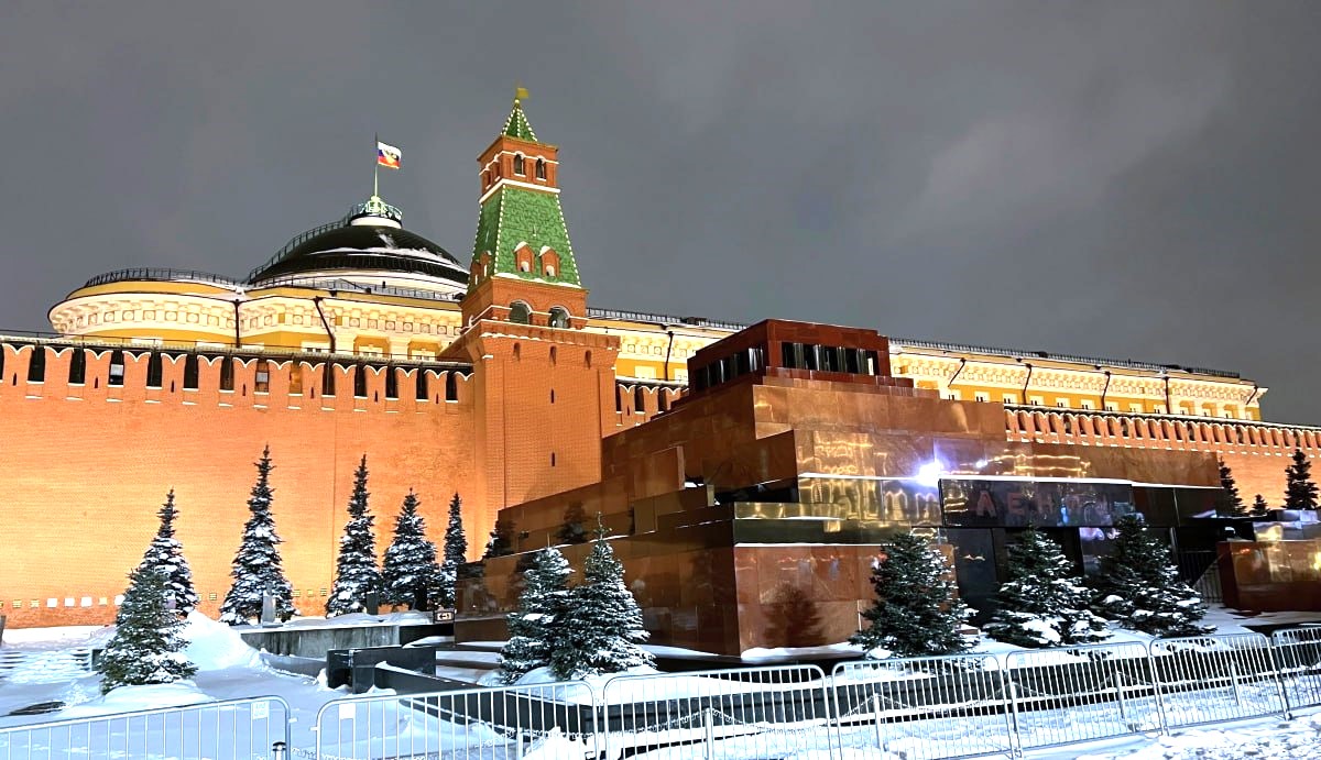 Dr_C_Becker's tweet photo. Zur Nacht✨💫, Freunde, ein Blick auf das #Lenin Mausoleum auf dem #RotenPlatz an der Kremlmauer in #Moskau
Seit 1924 ist der ehemalige Revolutionsführer & Gründervater der #Sowjetunion hier aufgebahrt
🇷🇺#Russland #Россия #Москва #BeautifulRussia #FromRussiaWithLove #Kreml #Ленин https://t.co/FiMhEBJQx4