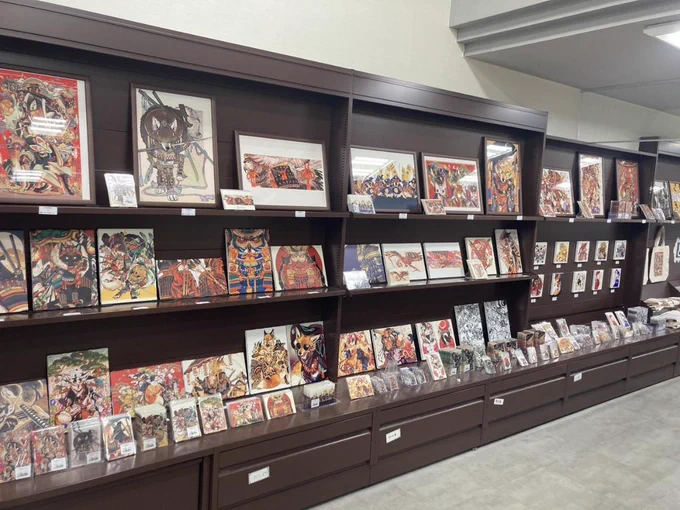 本日からTSUTAYA 仙台駅前店よりイラスト展を開催させていただきます!!こんなに素敵に並べていただいている!!ありがとうございます機会がありましたら是非お立ち寄りください! 