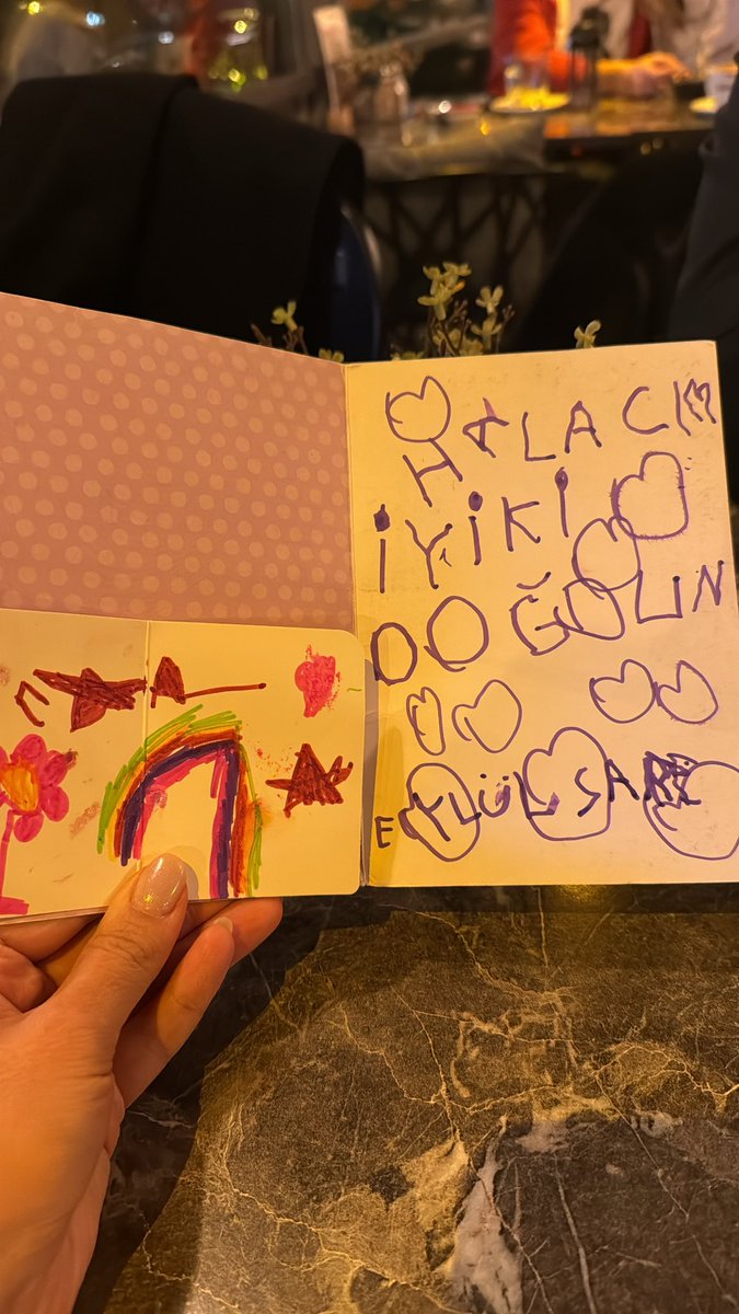 khrmnnesraa's tweet photo. Minik ellerini sevdiğim en güzel hediyemi hazırlamış 🥹💞 https://t.co/DHvZAYrwN4