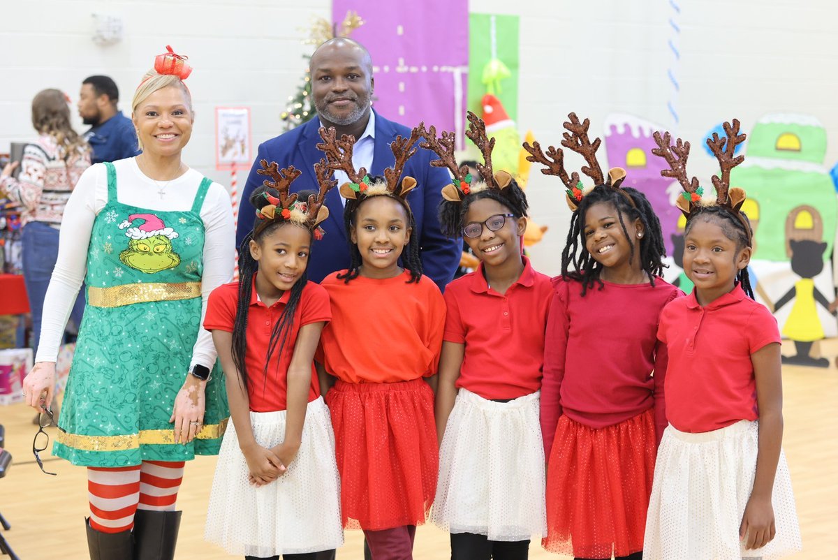 apsupdate's tweet photo. The 5th Annual Toy Drive at Kimberly Elementary, hosted by Blact ATL, [ Black Leaders Advocating Cultural Theatre ] Inc. in partnership with the Aurora Theatre, was a remarkable success. With three hundred students receiving various toys, books, instruments, and STEM-focused gifts, the event radiated joy as participants engaged in craft activities and holiday performances. This uplifting occasion brightened students' hearts and inspired local artists and community leaders to give back and serve.