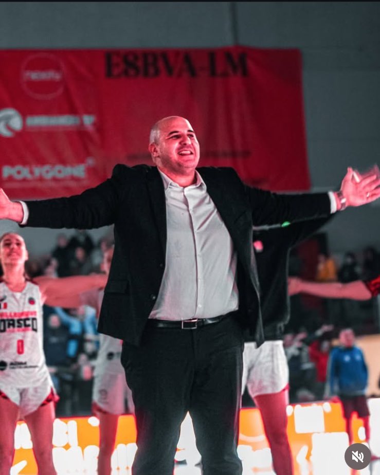 Hoops_O_Bb's tweet photo. Respect Monsieur Rachid Meziane !
Hier, il a fait ses adieux au Palacium ♥️
Un Max de partage 🫶
📸antoninl_pics (insta)
#Villeneuvedascq #Esbva https://t.co/6uKAmyuI2s