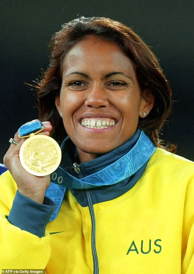 el_corredor's tweet photo. ¿Conoces a Cathy Freeman? 🇦🇺 La velocista aborigen que encendió el mundo con su talento y determinación. ⚡ En este hilo te contaremos su increíble historia. #CathyFreeman #Atletismo #HistoriaDeportiva #Aboriginal https://t.co/1Ts2qUW7hZ