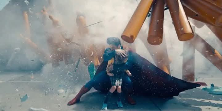 CinefilosPost's tweet photo. O Superman impedindo uma criança sem teto de se alimentar com salsichas gigantes. Esse é o Superman esperançoso que vcs queriam.
#voltasnyder https://t.co/4OsIW6MhRW