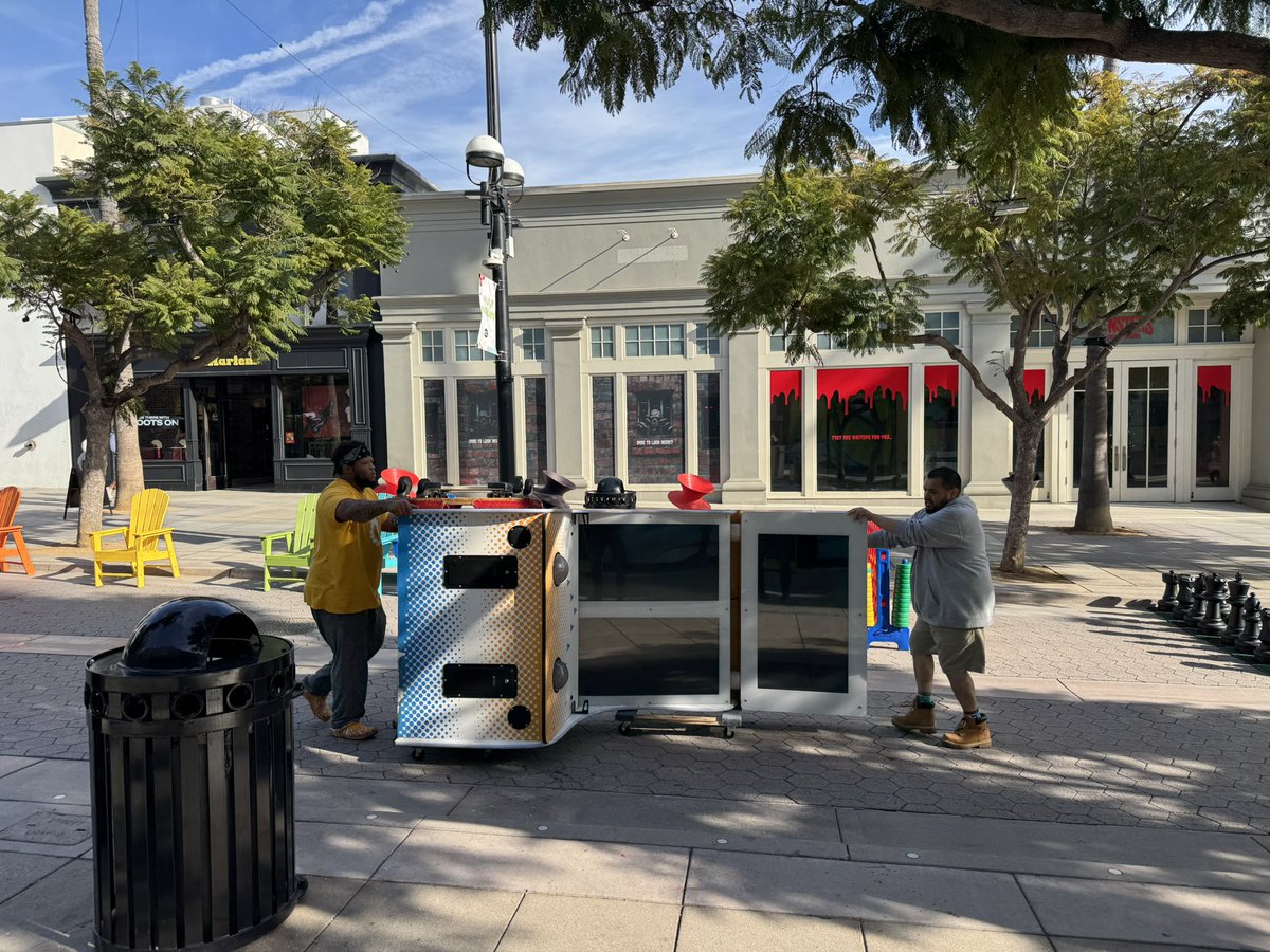 TwoBitCircus's tweet image. Incoming @CoinCrewGames to our Santa Monica popup!
