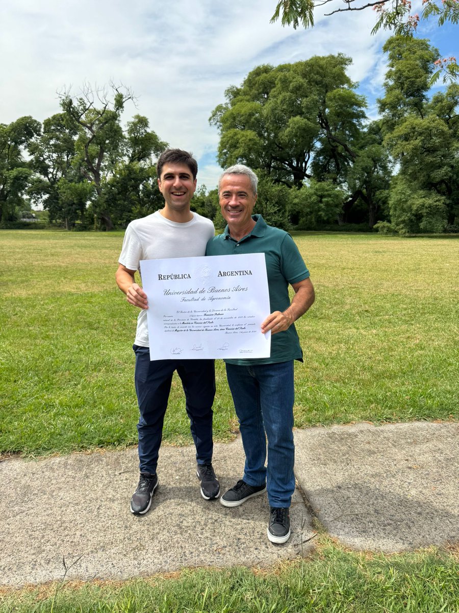 Una alegría recibir la visita de <a href="/fpalmero7/">Francisco Palmero</a> Francisco Palmero y poder entregarle su diploma de Magister en Ciencias del Suelo de la <a href="/epg_fauba/">Escuela para Graduados “Ing. Agr. Alberto Soriano”</a> Escuela para Graduados de <a href="/AgronomiaUBA/">FAUBA</a> Felicitaciones Fran!! <a href="/UBAposgrados/">UBA Posgrados</a>