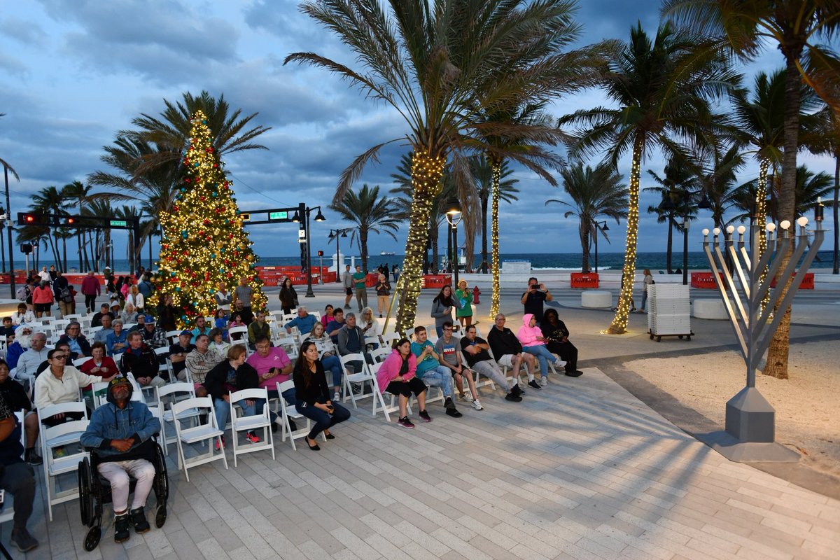 MyFTLBeach's tweet image. Celebrate Hanukkah with the Menorah Lighting at Las Olas Oceanside Park on December 26! 🕎✨ Enjoy music, treats, and the joy of community.

More info at bit.ly/MenorahLightin…

#StayintheLOOP #LightUp #FTLBeach

 📸= @playlauderdale