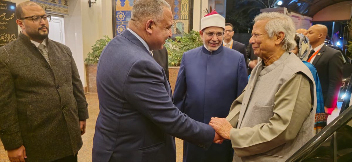 Professor Dr Salama Dawoud, President of Al-Azhar University welcomes Chief Adviser Professor Muhammad Yunus on the Al-Azhar University campus on Thursday. Professor Dr. Mahmoud Siddiq, Al-Azhar University Vice President for Post Graduate Studies and Research, was also present.