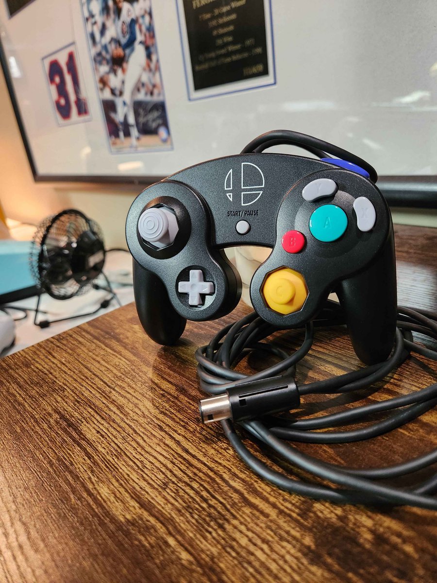 40CheeseStringg's tweet photo. CONTROLLER GIVEAWAY!!!!!
Do you want to win this sexy ULT Black Phob 2.0.5 GCC???
To enter all you have to do is:
-Retweet this tweet!
-Vote for me at https://t.co/WSY6Tmyqb9…
-and then post a reply of you voting for me!
I will post the results after the voting on 12/22/2024 https://t.co/2HzpHy6bjI