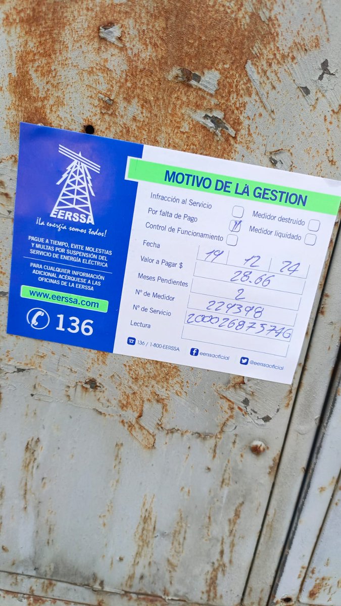 VCarmita's tweet photo. No hay luz no hay trabajo supuestamente hay alivios económicos por la crisis energética... Pero se dan gusto cortando la luz, cobran reconexión y se demoran 5 horas para reconectar... Este es el gobierno q resuelve 🤮 @Presidencia_Ec @DanielNoboaOk https://t.co/ID86MAvgWY