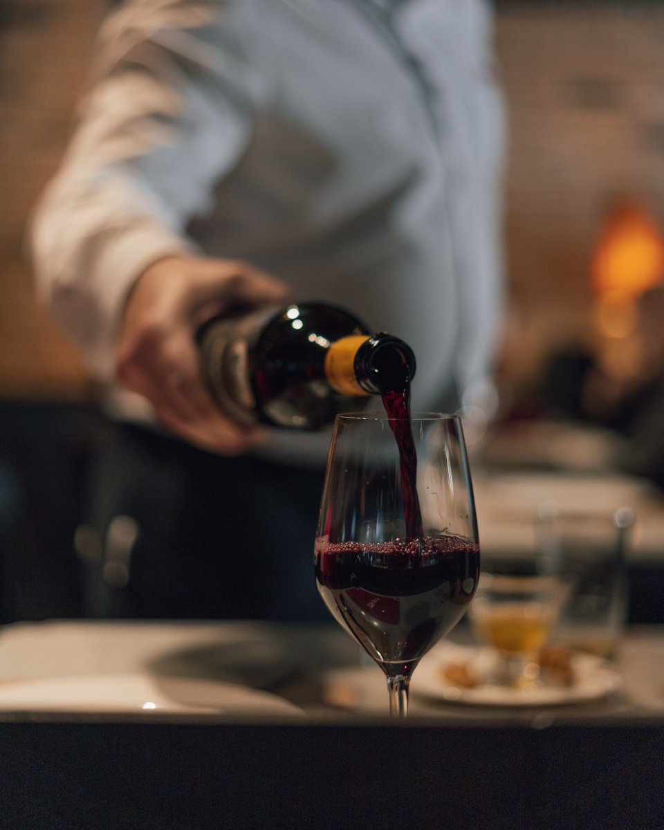 TASTmallorca's tweet photo. 👋 ¡Cuéntanos! ¿Cuál es tu tapa favorita en **TAST UNIÓN**? 🍴🍷 Deja tu comentario y etiqueta a esa persona con la que disfrutarías este plan perfecto. ¡Las mejores tapas se comparten! 💬👇 #TastUnión #SaboresQueUnen #TapasYVino https://t.co/P75u3FL5aB