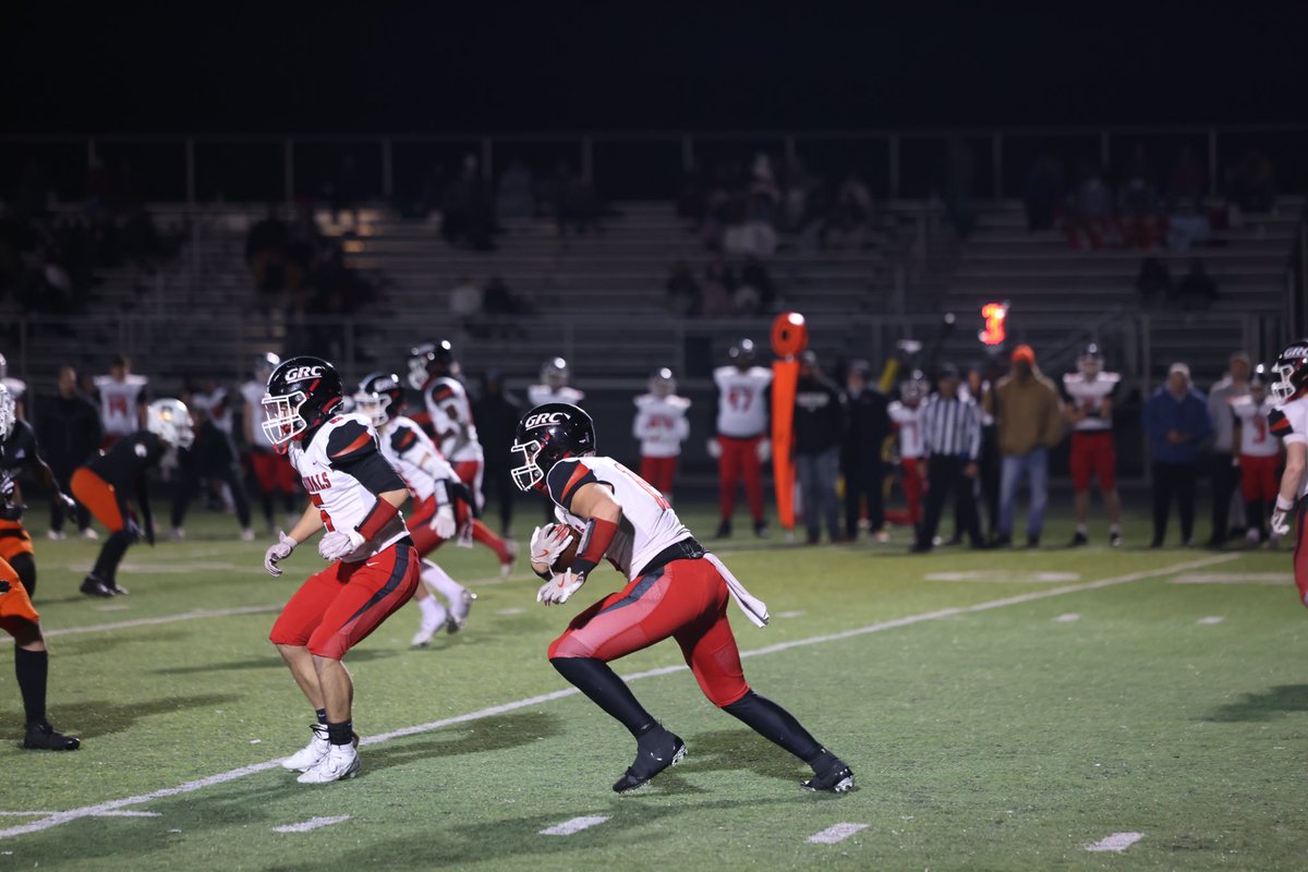 Still looking for a HOME! I want to come in and make a DIFFERENCE in your program! I LOVE Football!! 

JD Mastin:6’2 215lb
QB/ATH /Willing to whatever is best for the TEAM and Win
3.5 GPA 
Cell : 615-992-7097
Hudl link: hudl.com/video/3/117810…
<a href="/CoachJ_Ray/">Jordan Ray</a> <a href="/chirico_joe/">Joe Chirico</a> 
#WeNotMe