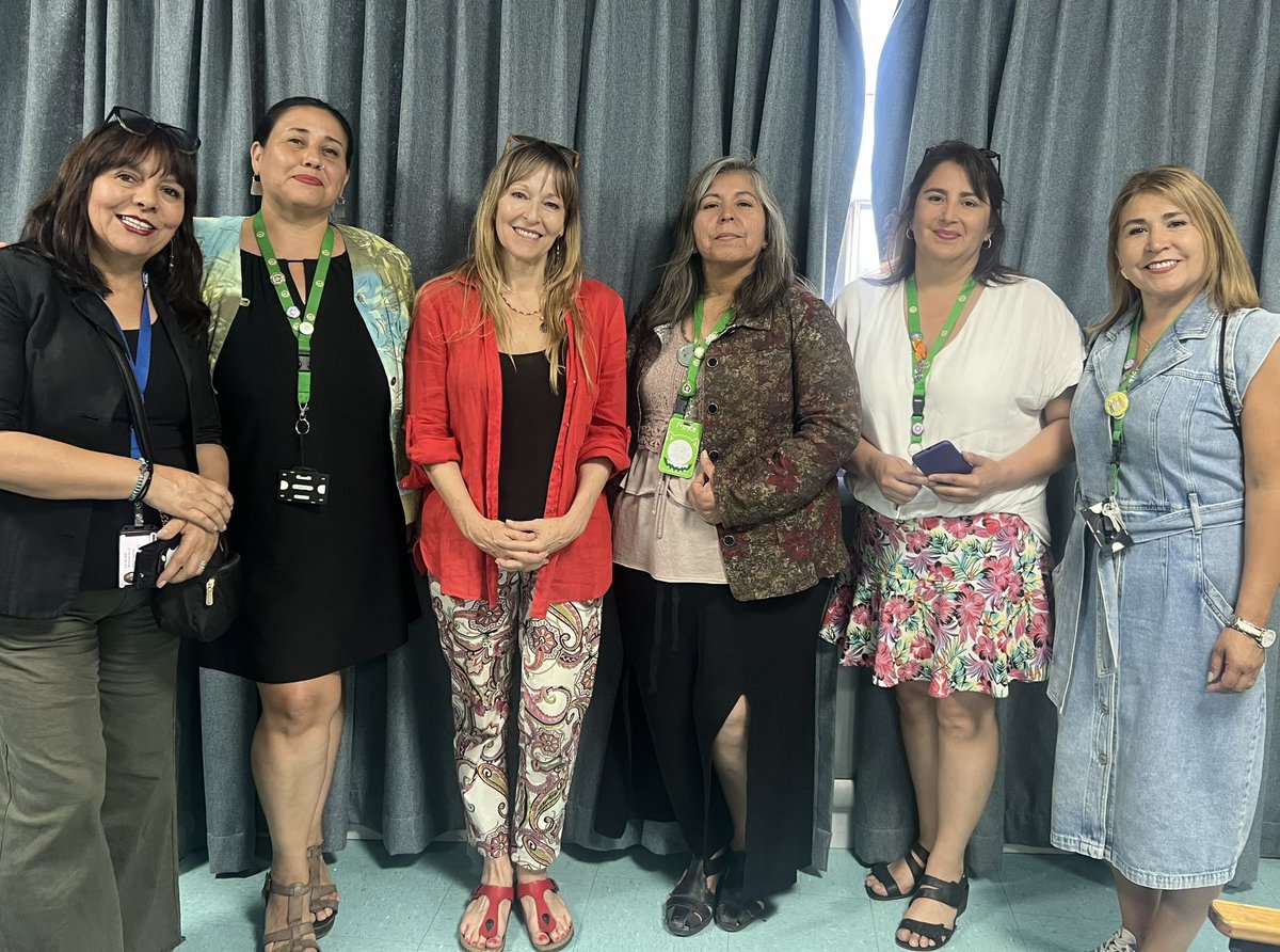 AnaMariaGazmuri's tweet photo. Ante la última agresión  sufrida por dos enfermeras del Hospital Padre Hurtado, quienes resultaron heridas con perdigones, hoy tuvimos una reunión ampliada con el delegado presidencial Metropolitano, @Duranbaronti, el alcalde de San Ramón, @GustavoToroSR, la directora del Servicio de Salud Metropolitano Sur Oriente, el director del hospital, representantes de @confedeprus, @FENATSNACIONAL, @AprussHph, @FENASENFCHILE, @ancosalud, funcionarios y usuarios.

Se adoptaron importantes compromisos: el Estado se hará parte de la querella criminal contra quienes resulten responsables; se garantizará el acompañamiento del Centro de Apoyo a Víctimas de Delito de la Subsecretaría de Prevención del Delito; se fortalecerá el patrullaje de Carabineros, y se establecerá una ruta de trabajo que comienza a trazarse la próxima semana y que continuará  durante enero, en la cual participaremos, fiscalizando el cumplimiento de los acuerdos.

Hospitales como el Padre Hurtado reciben semanalmente heridos por bala, riñas y otras situaciones críticas. Su personal enfrenta una alta exposición a la violencia, y es deber del Estado protegerlos para que puedan brindar la atención que las y los chilenos necesitan y puedan trabajar en paz.