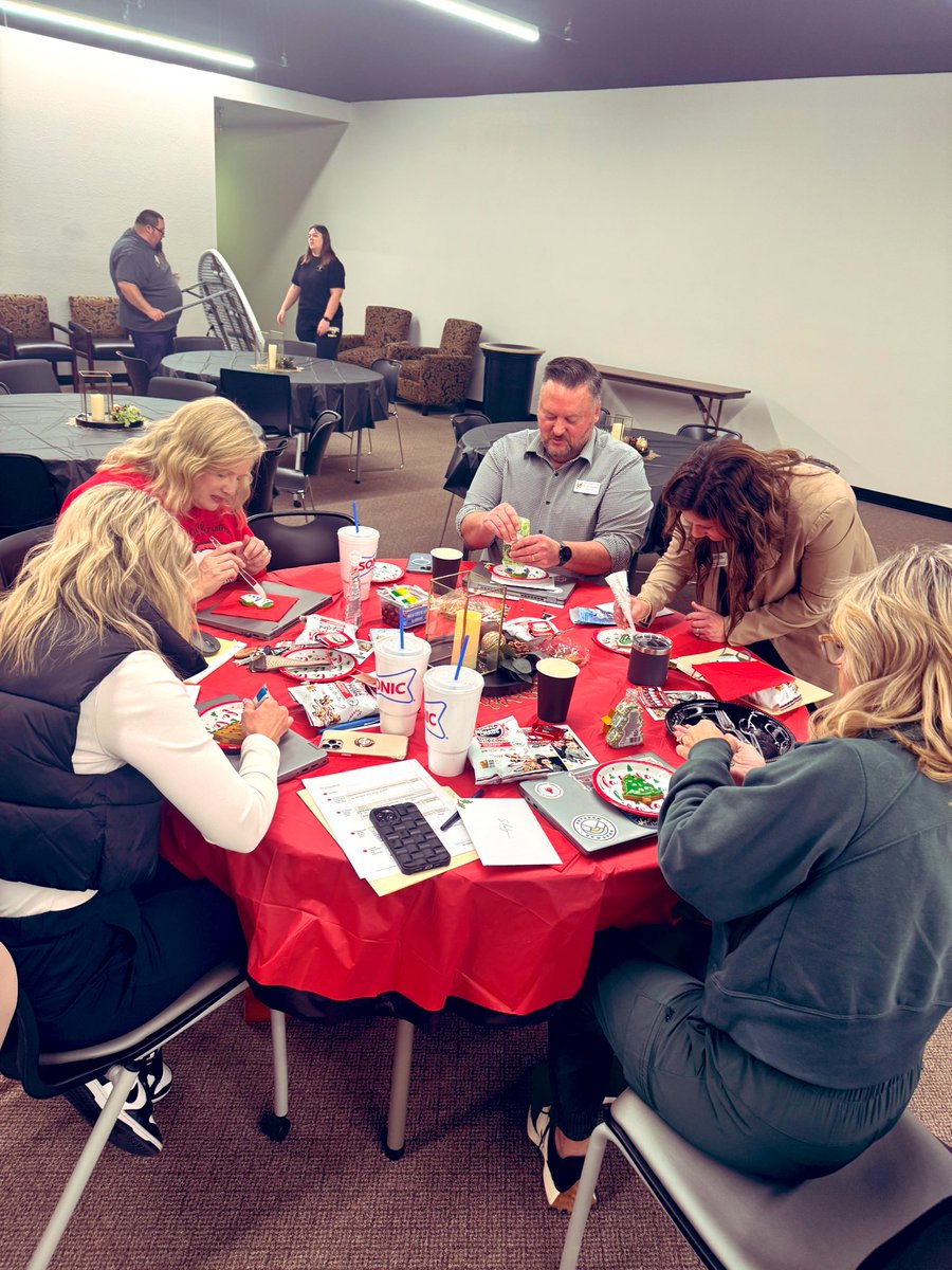 Dr. Holly 🆂🅲🅷🆁🅰🅶🅴 tweet media