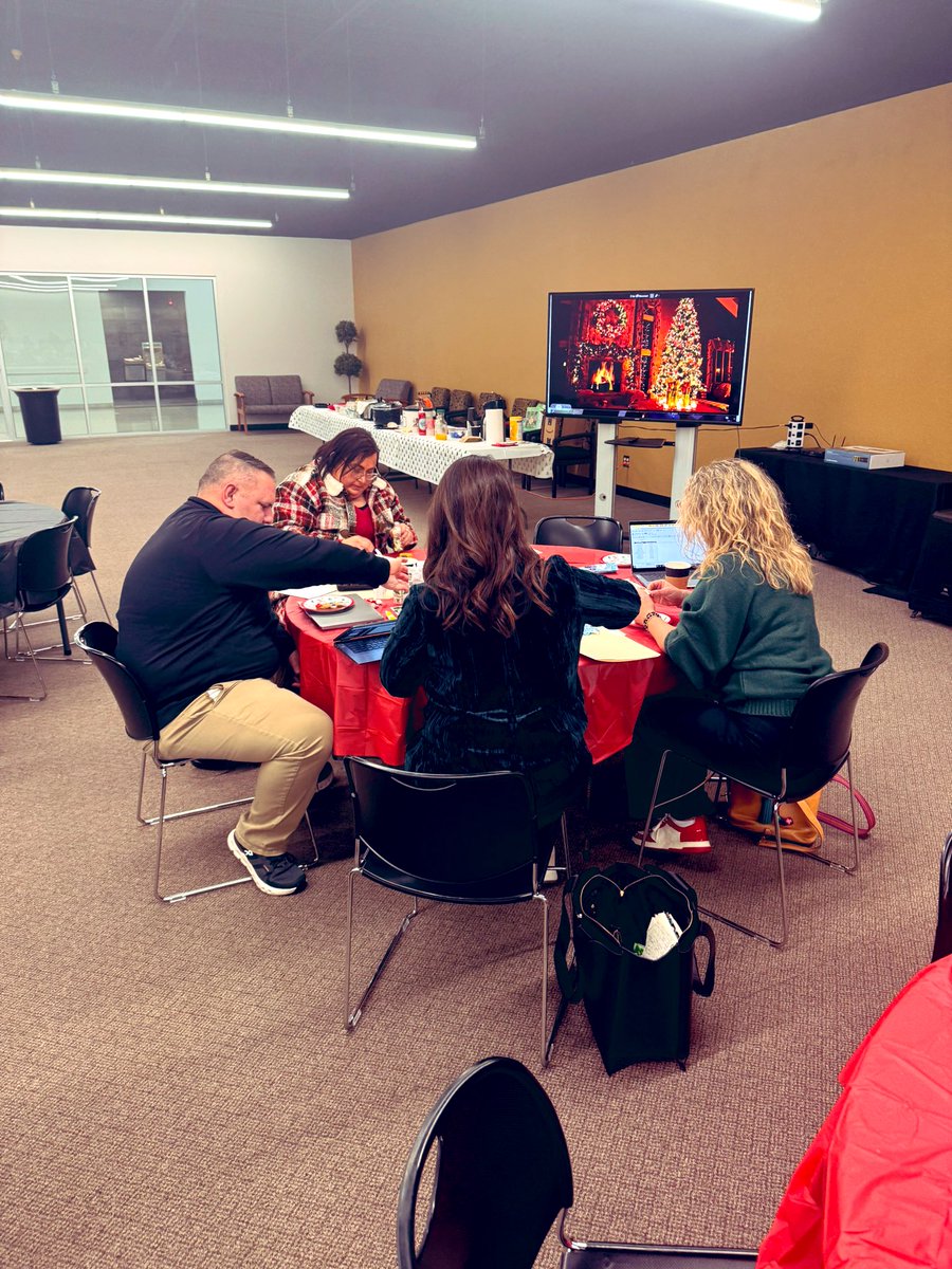 Dr. Holly 🆂🅲🅷🆁🅰🅶🅴 tweet media