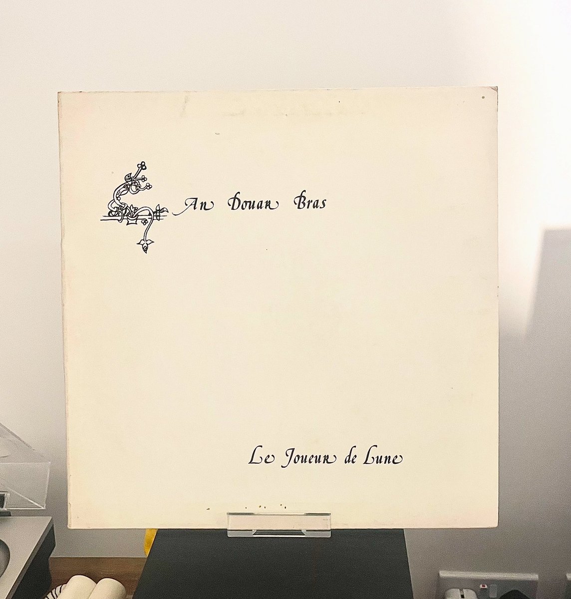 An Douar Bras – Le Joueur De Lune (1985) One of my favourite of this year’s discoveries.

What if Pasolini’s The Canterbury Tales was a French folk band armed with Bombarde, Zither and Synthesizer?

Essentially it’s madness.