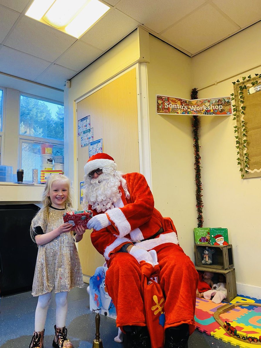 Waterprimary's tweet photo. Christmas Party afternoon for all our superstars with a visit from 🎅🏻🎄❤️💚 https://t.co/2yOv77Po6Y