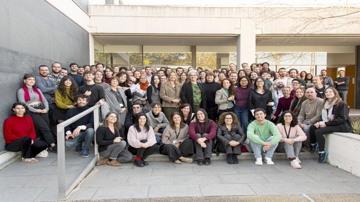 🗣️ Des de l’equip de l’IPHES-CERCA us desitgem unes molt bones festes i que a aquest 2025 ens retrobem amb més força, energia i il·lusió que mai! 😍💫