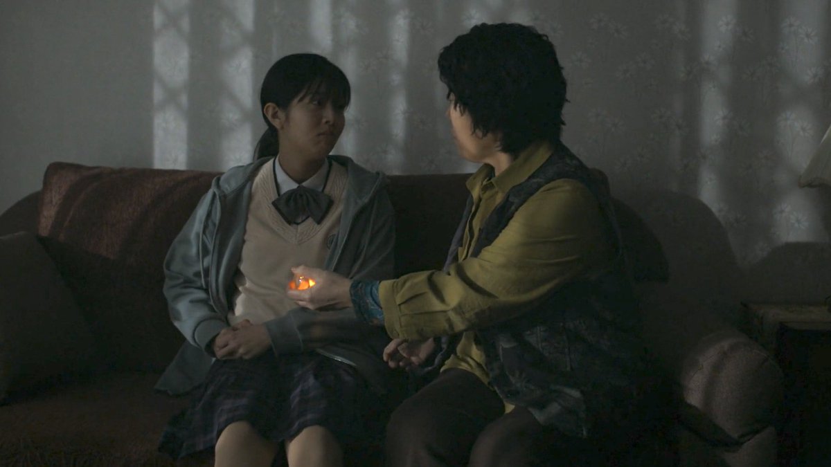 강풀 드라마 특유의 촘촘한 서사가 부모 자식 간의 사랑이라는 어쩌면 가장 뻔해 보이는 소재를 뻔하지 않게 풀어내는 힘이 참 좋다고 생각함

무빙, 조명가게 보면서 흘린 눈물이 지금..🤦‍♀️
무빙 정주행 다시해ㅜ