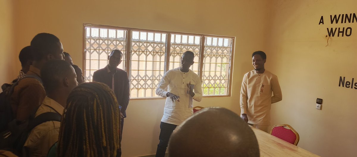 Après la coupure du ruban, les invités ont effectué une visite guidée de cette infrastructure d'innovation technologique. 

#BlolabParakou #Innovationnumérique #Entrepreneuriat  #Solutionsinnovantes