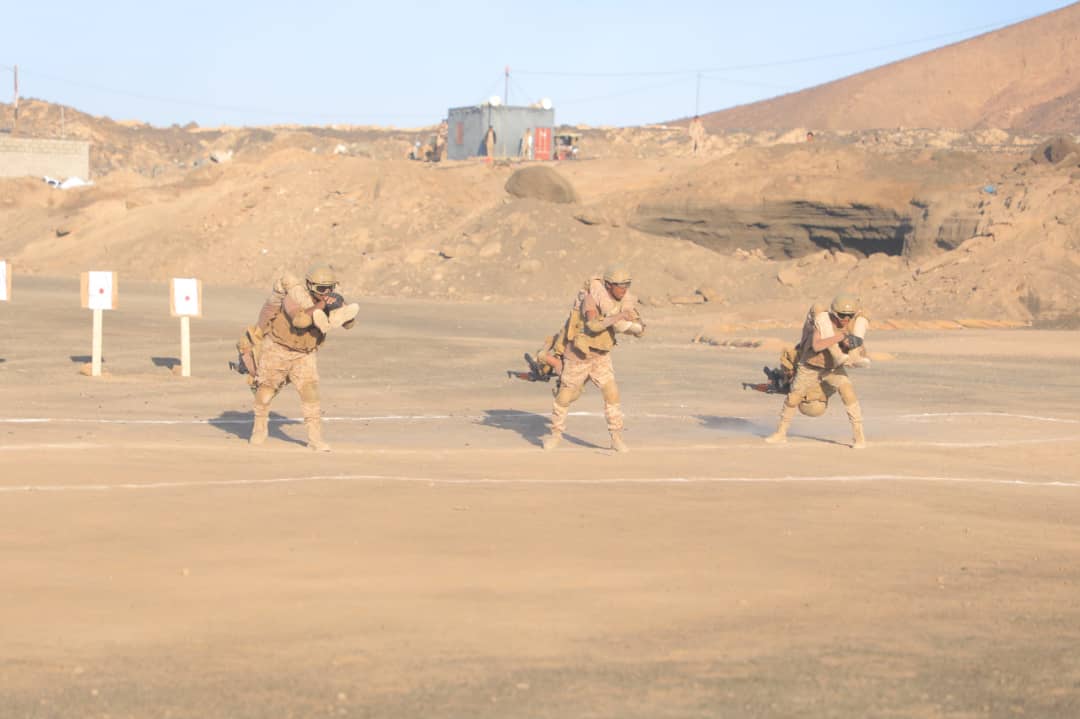 رئيس هيئة الأركان العامة يشهد اختتام العام التدريبي وتخرج الدورة الثالثة صاعقة باللواء الأول احتياط