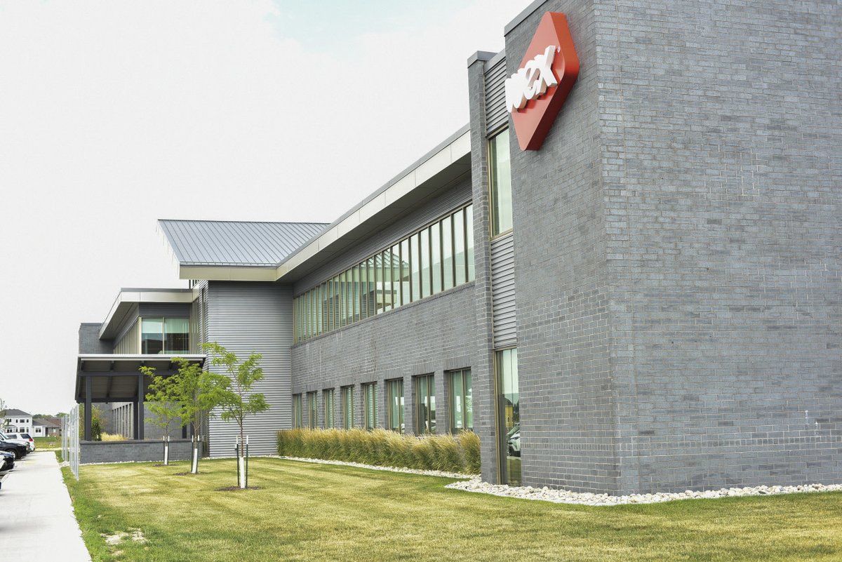 This building features custom sheet metal fabrication, standing seam roofing, and low-slope roofing from Pierce Lee Roofing!

View more of our project sites here: plroofing.com/portfolio.html