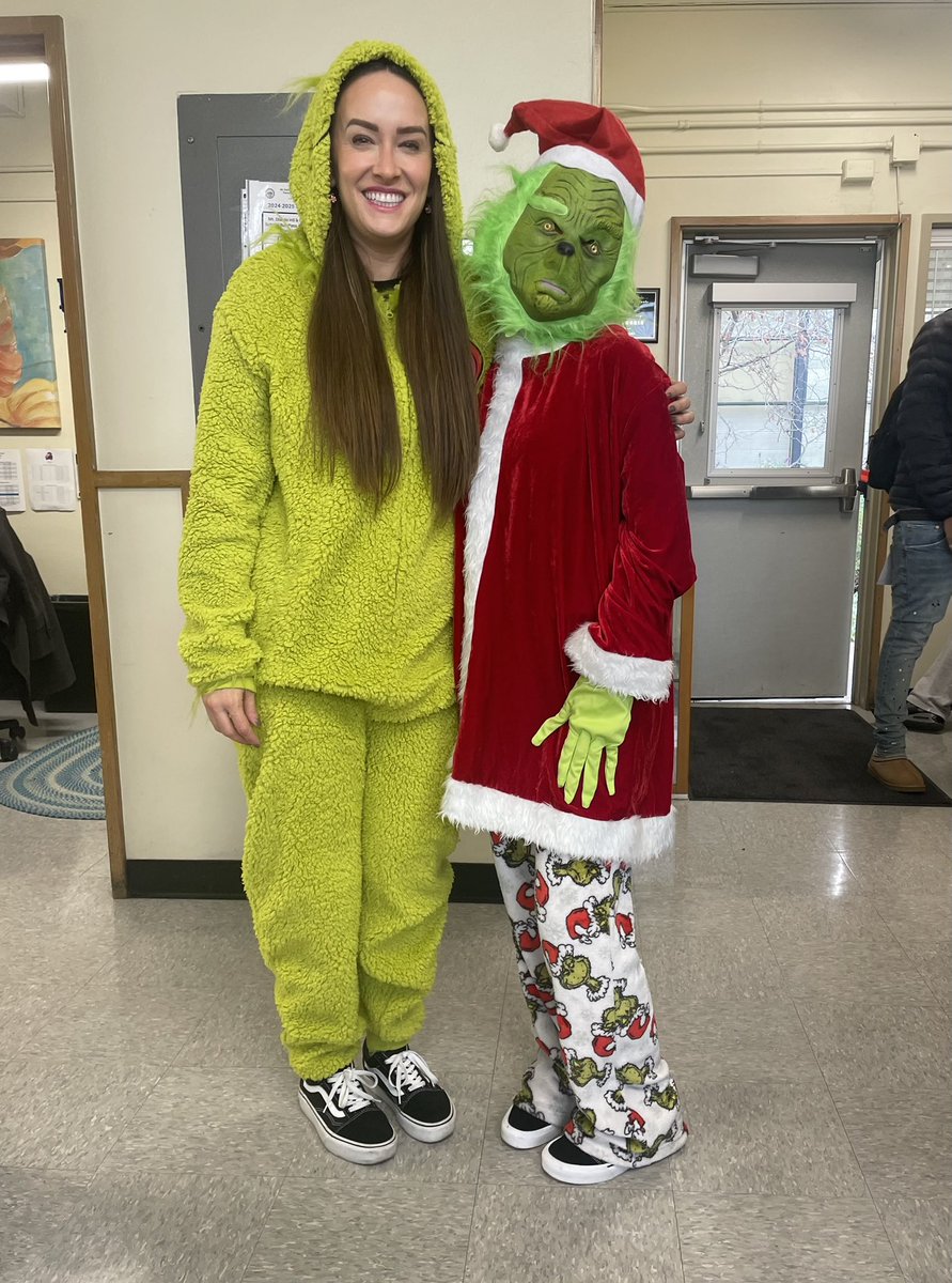 LearninWithLyon's tweet photo. We take spirit days very, VERY seriously around here. In it to win it!!!! https://t.co/5Sb8Ac0RGU